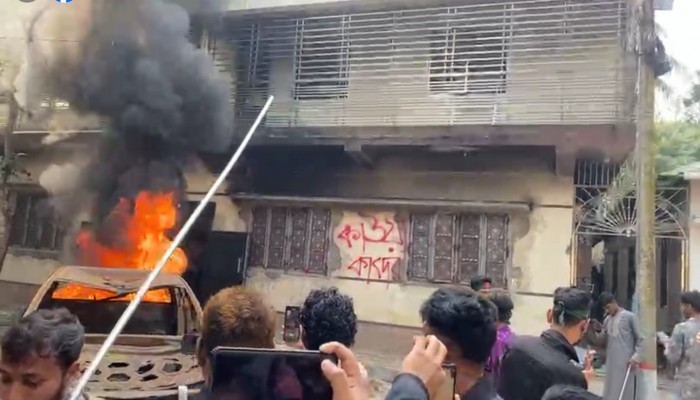 ওবায়দুল কাদেরের পৈত্রিক বাড়িতে ভাঙচুর-অগ্নিসংযোগ