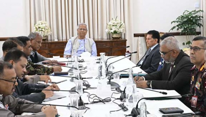 আসন্ন জাতীয় নির্বাচনের আগে যেকোনও মূল্যে আইনশৃঙ্খলা পরিস্থিতি স্বাভাবিক রাখতে হবে: প্রধান উপদেষ্টা