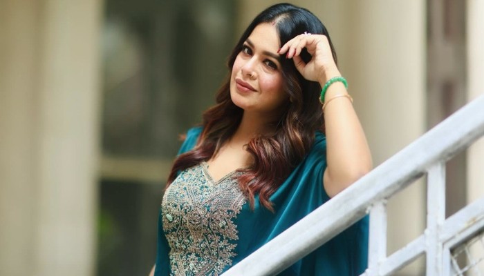 যুক্তরাষ্ট্রে গান গাইতে গিয়ে হেনস্থার শিকার ইমন!